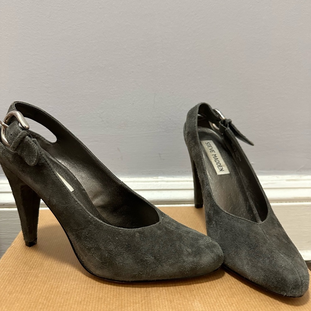 Steve Madden Women’s “Honee” Suede Leather Sling Back Closed Toe Pumps